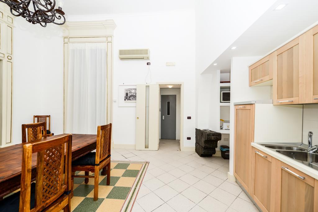 Residenza Santa Chiara Apartment เนเปิลส์ ภายนอก รูปภาพ
