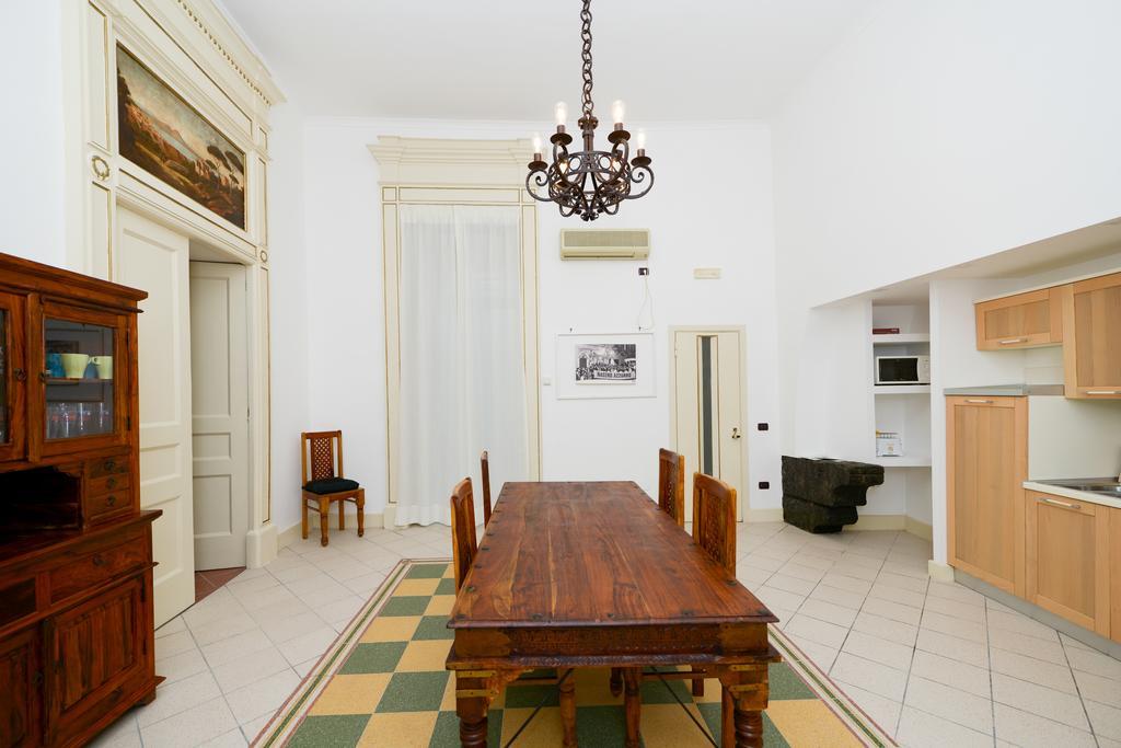 Residenza Santa Chiara Apartment เนเปิลส์ ภายนอก รูปภาพ