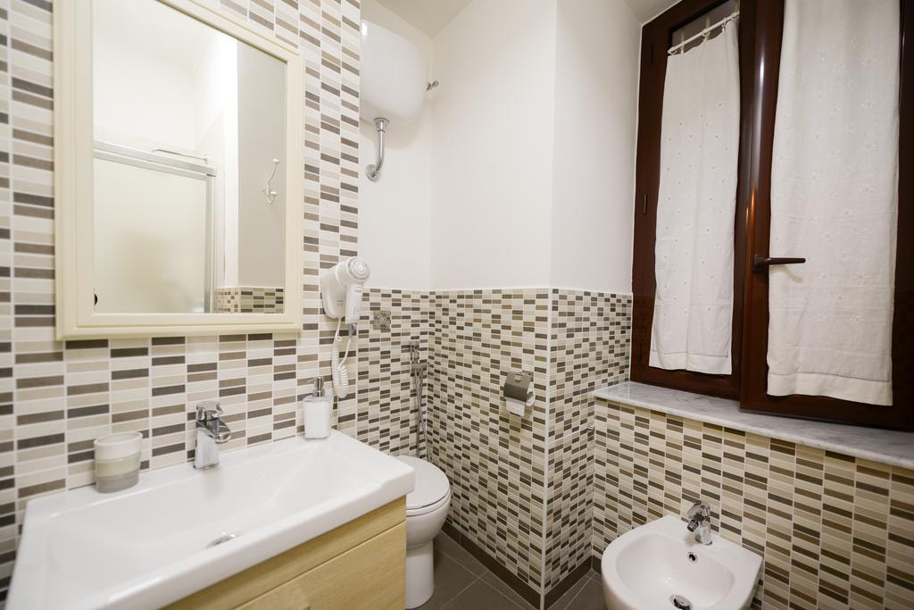 Residenza Santa Chiara Apartment เนเปิลส์ ภายนอก รูปภาพ